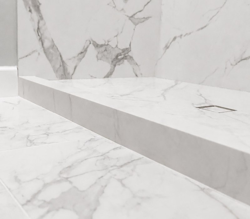 Detail of a porcelain curb meeting the bathroom floor